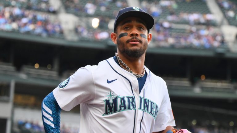 watch-julio-rodriguez-robs-yankees-hr-absurd-catch.jpg