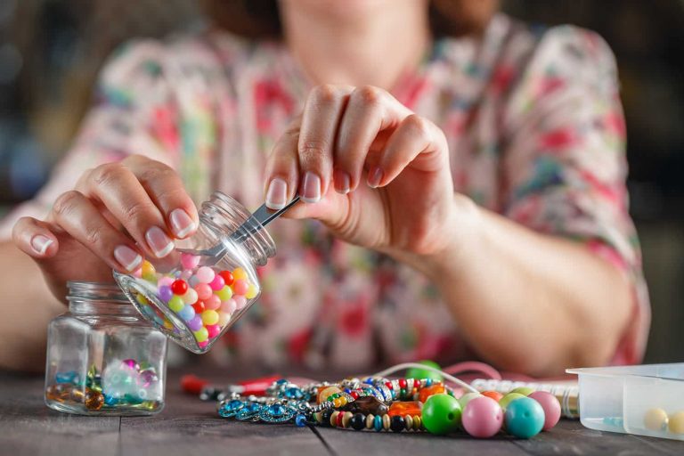 Easy-Craft-Projects-Anyone-Can-Try-at-Home.jpg
