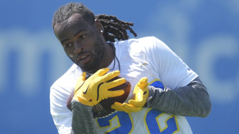 najee-harris-news-change-chargers-backfield-plans.jpg